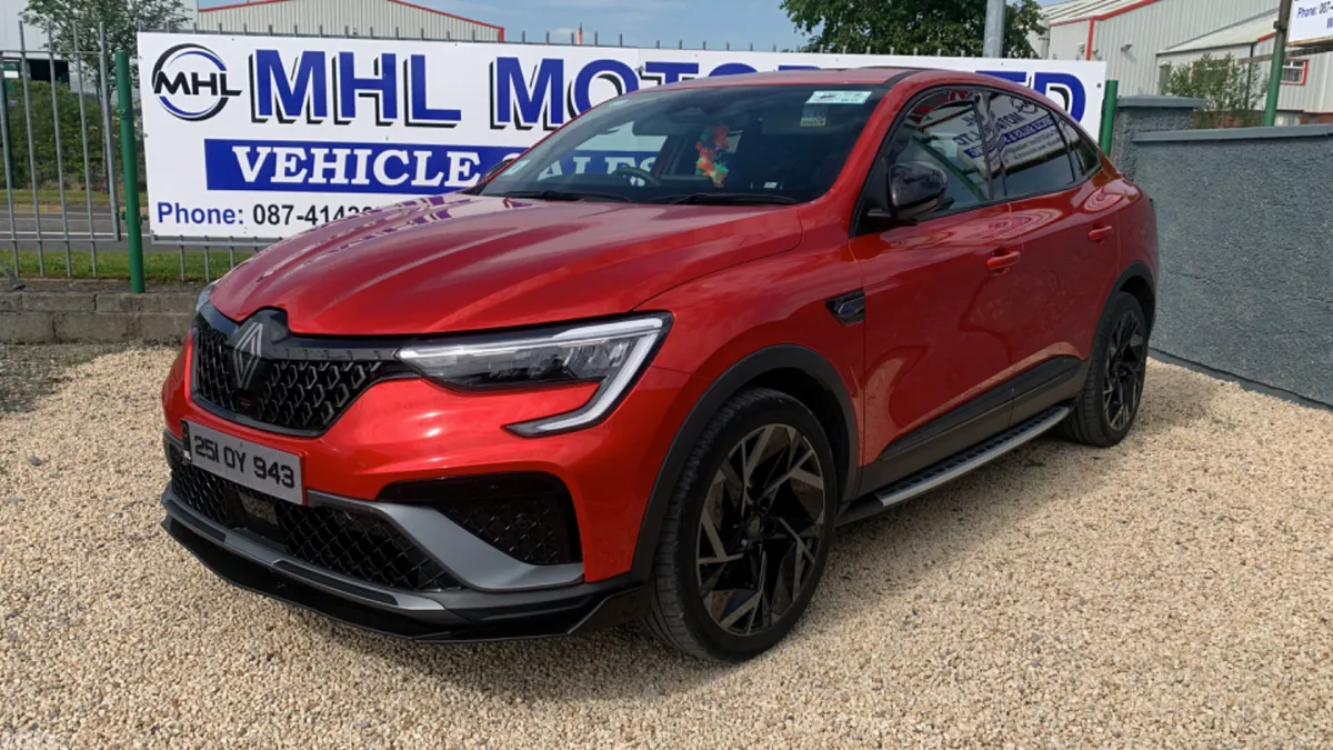 Renault Arkana Hatchback, Petrol Hybrid, 2025, Red