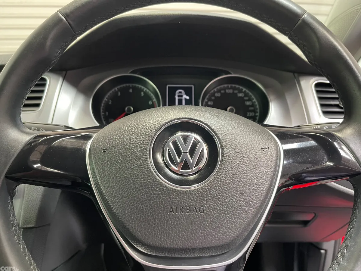 Volkswagen Golf Hatchback, Petrol, 2015, Red