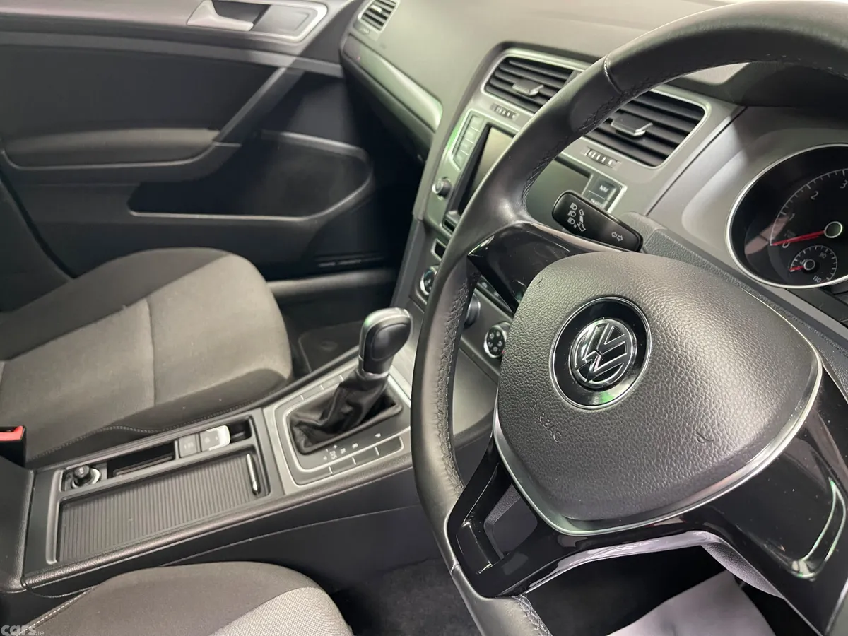 Volkswagen Golf Hatchback, Petrol, 2015, Red