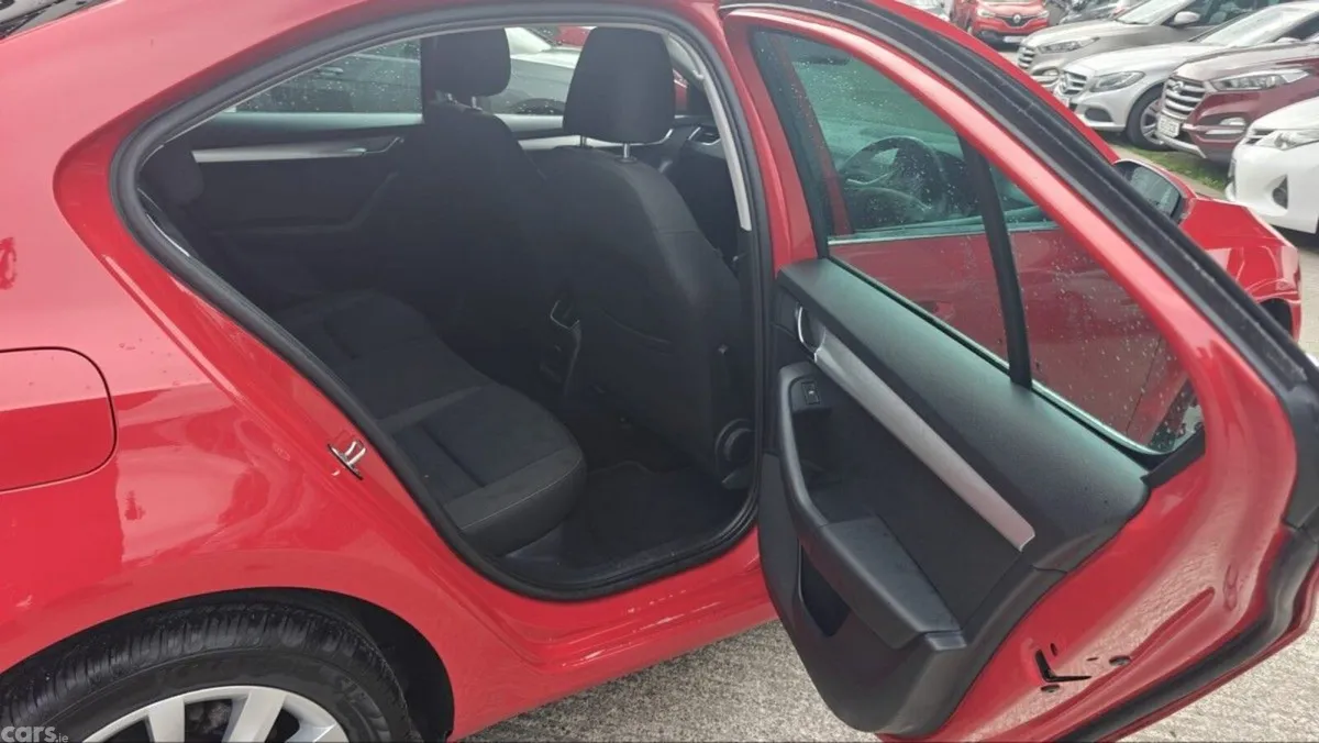 Skoda Octavia Hatchback, Petrol, 2019, Red