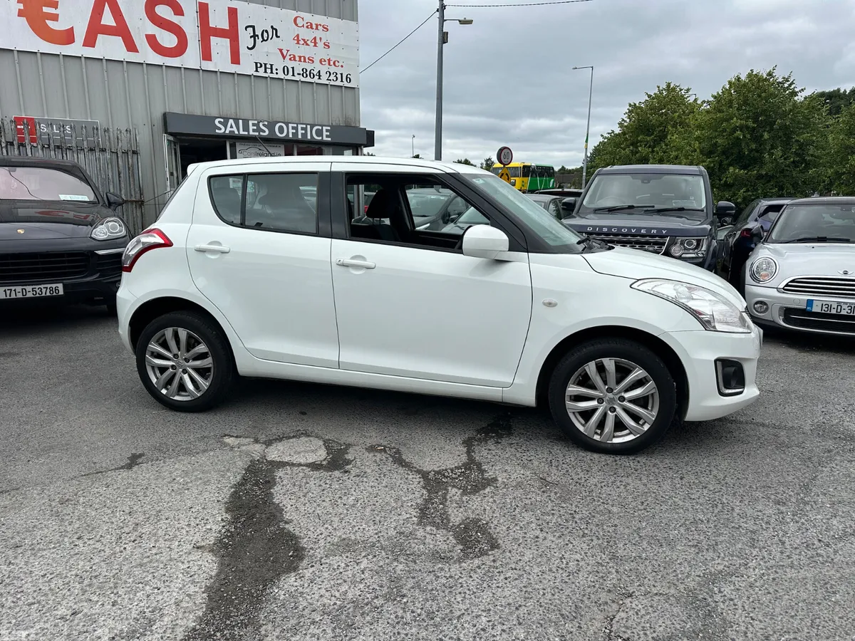 Suzuki Swift Hatchback, Petrol, 2015, White