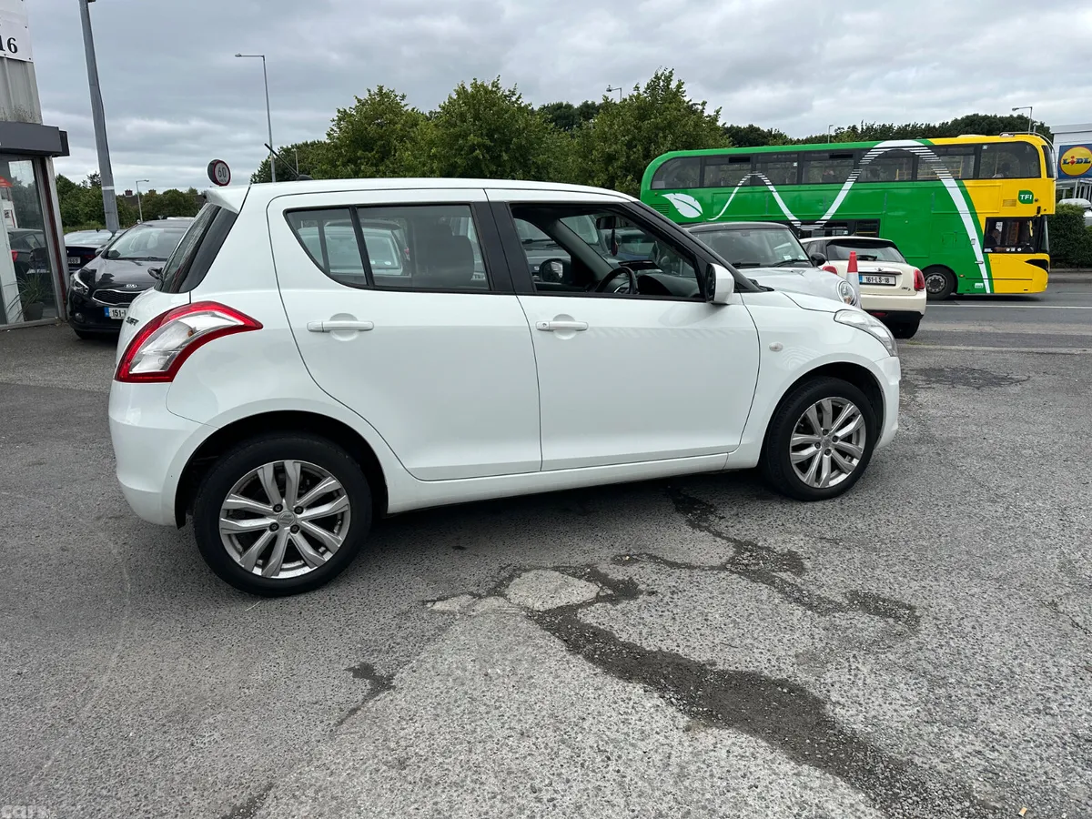 Suzuki Swift Hatchback, Petrol, 2015, White
