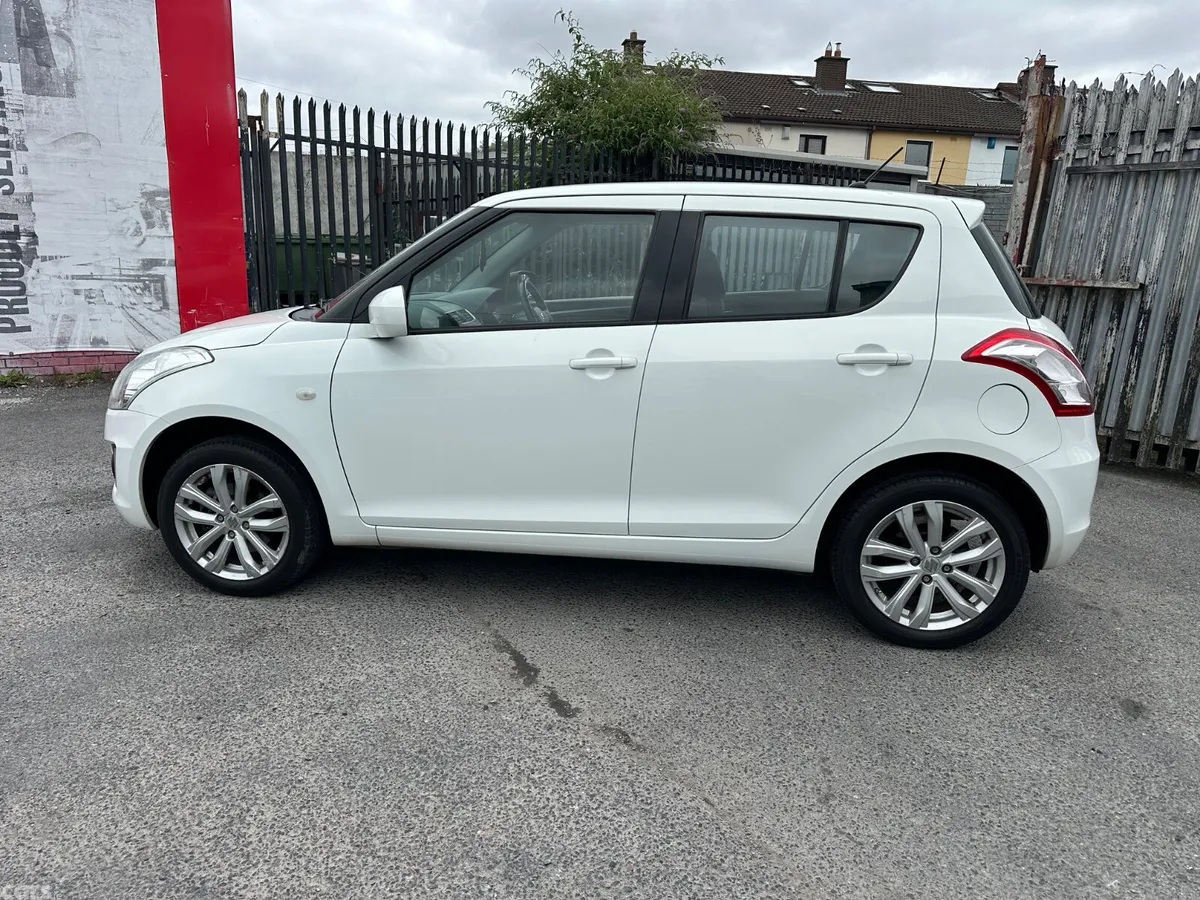 Suzuki Swift Hatchback, Petrol, 2015, White