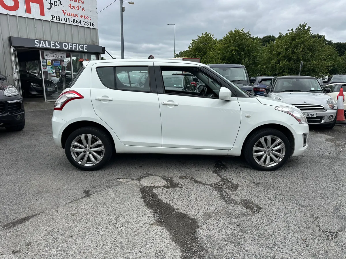 Suzuki Swift Hatchback, Petrol, 2015, White