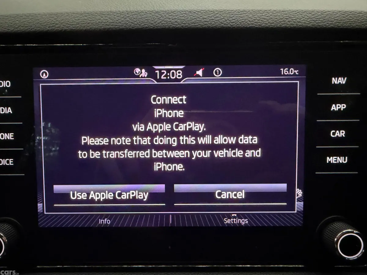 Skoda Karoq SUV, Diesel, 2022, Grey