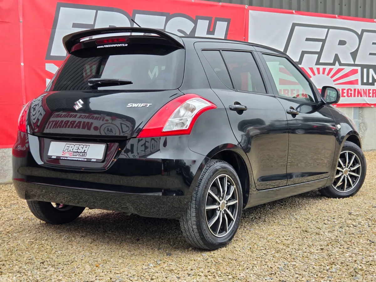 Suzuki Swift Hatchback, Petrol, 2015, Black