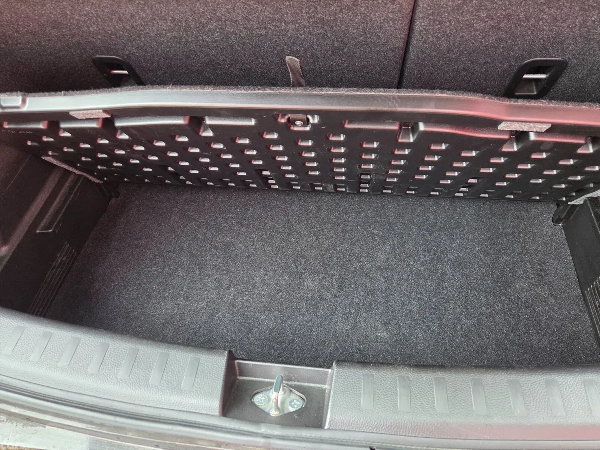 Suzuki Swift Hatchback, Petrol, 2015, Black