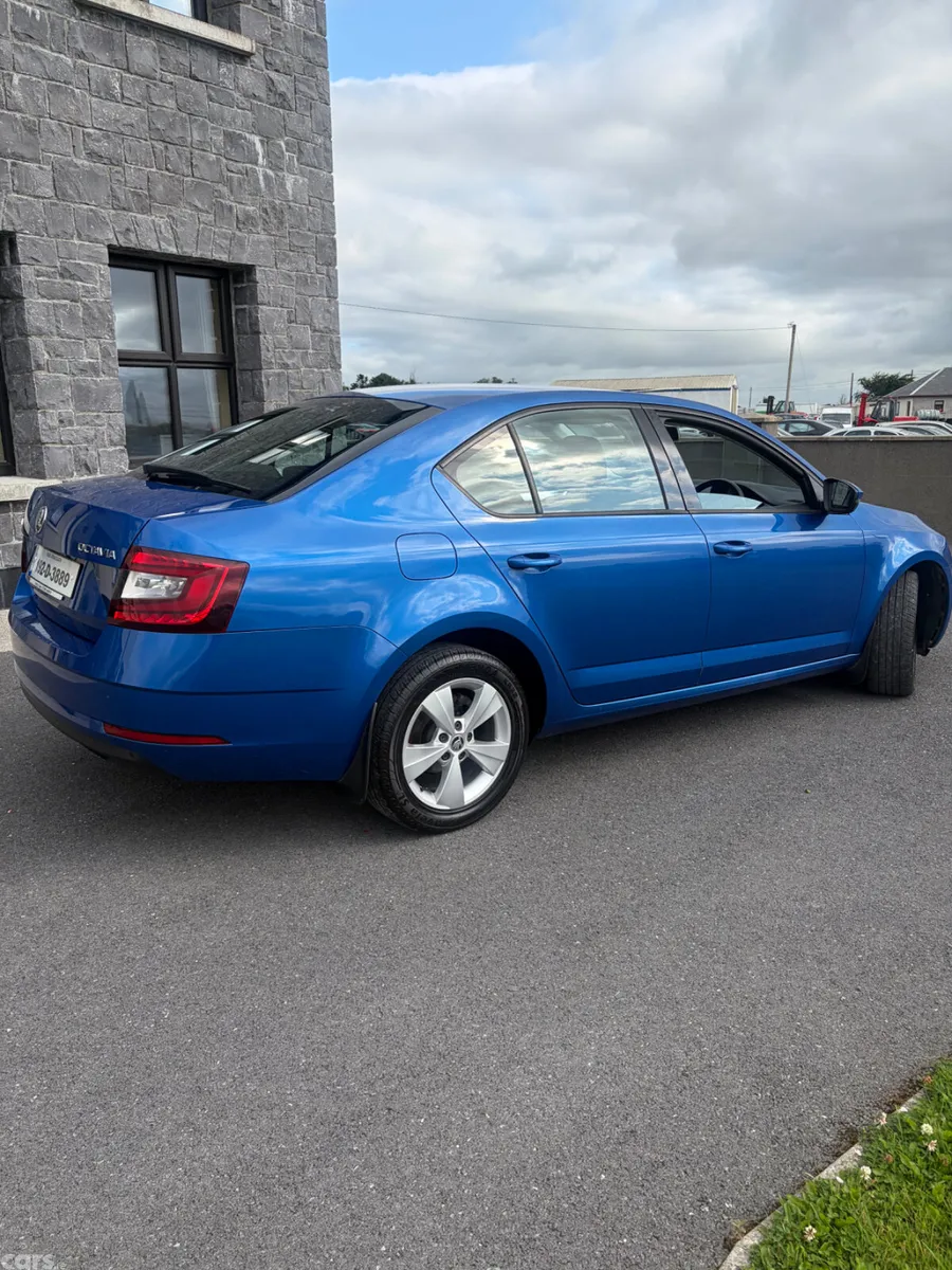 Skoda Octavia Saloon, Diesel, 2019, Blue