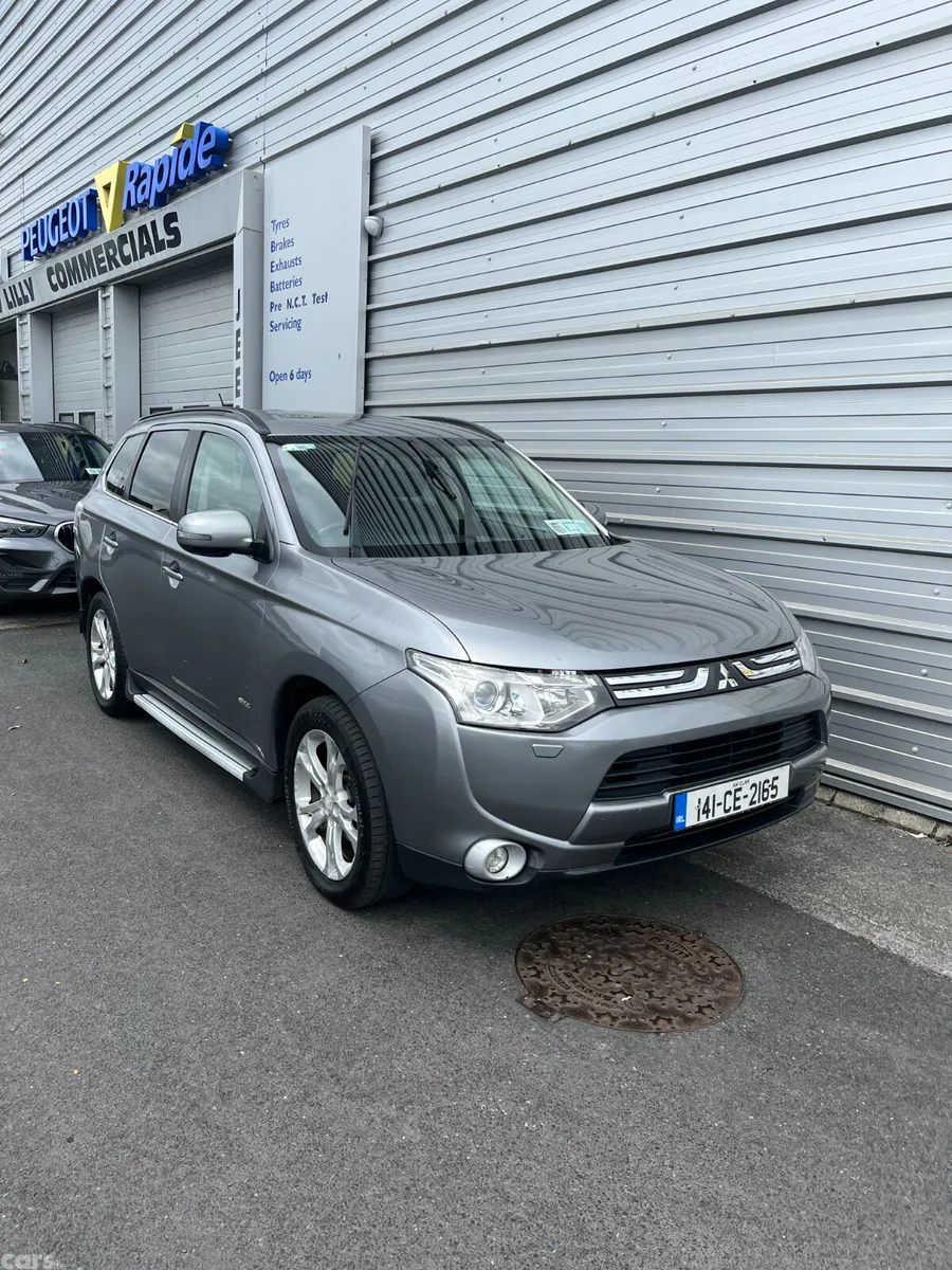 Mitsubishi Outlander SUV, Diesel, 2014, Grey