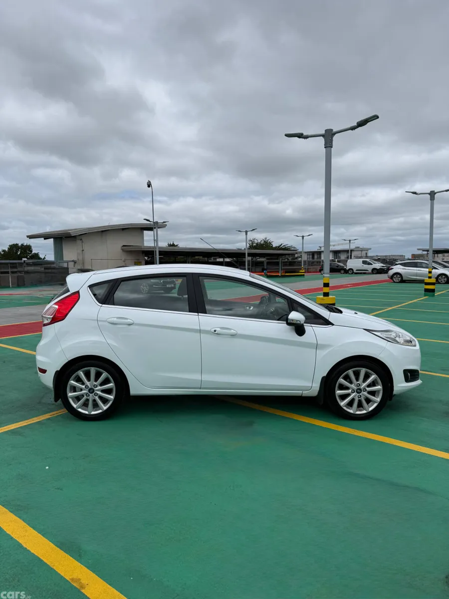 Ford Fiesta Hatchback, Petrol, 2016, White
