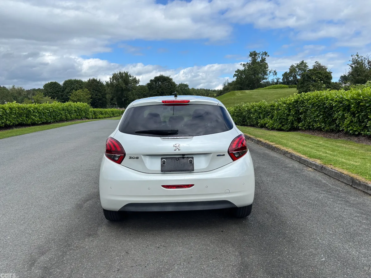 Peugeot 208 Hatchback, Petrol, 2017, White