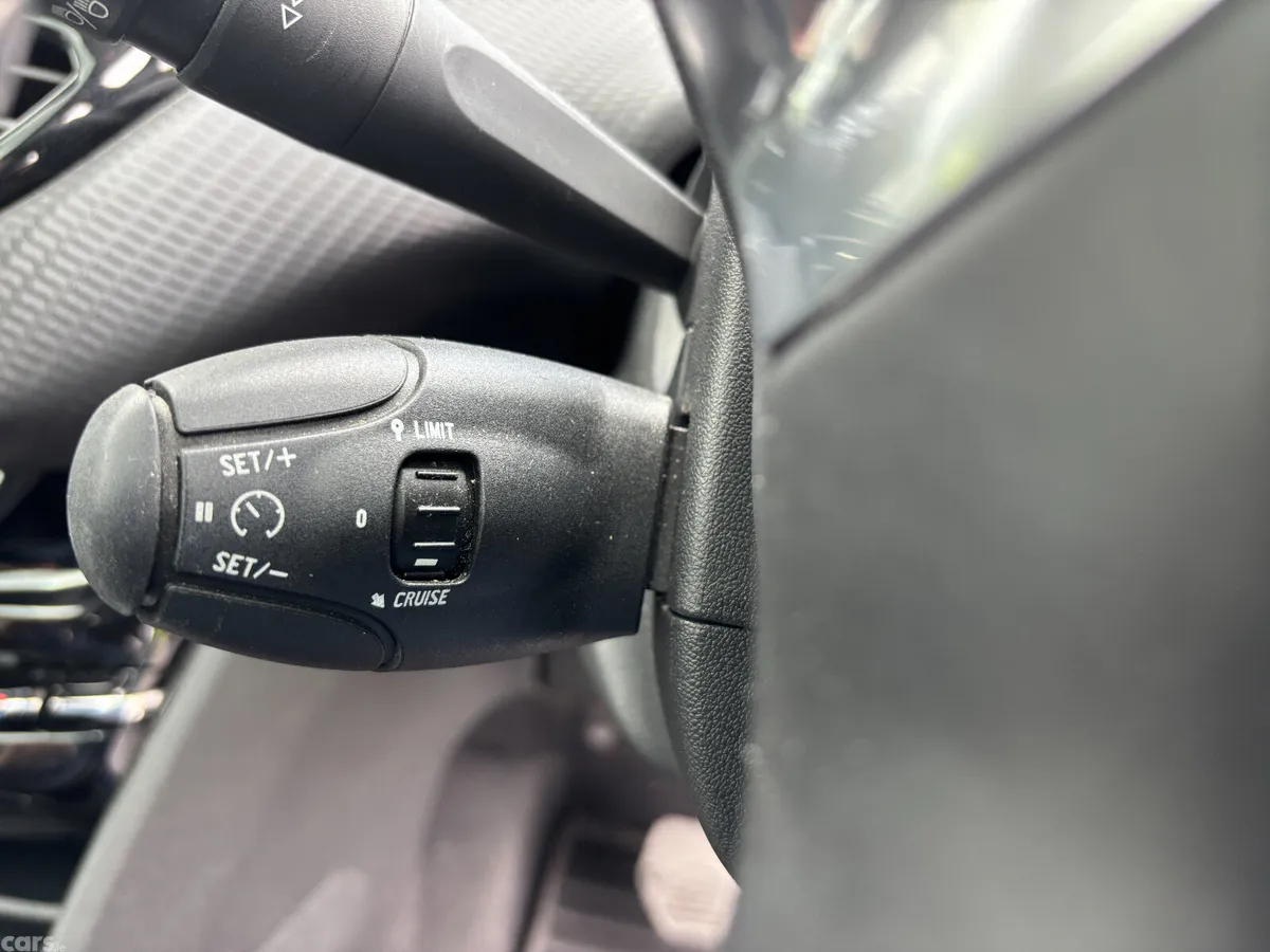 Peugeot 208 Hatchback, Petrol, 2017, White