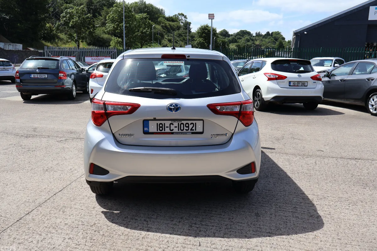 Toyota Yaris MPV, Petrol Hybrid, 2018, Grey