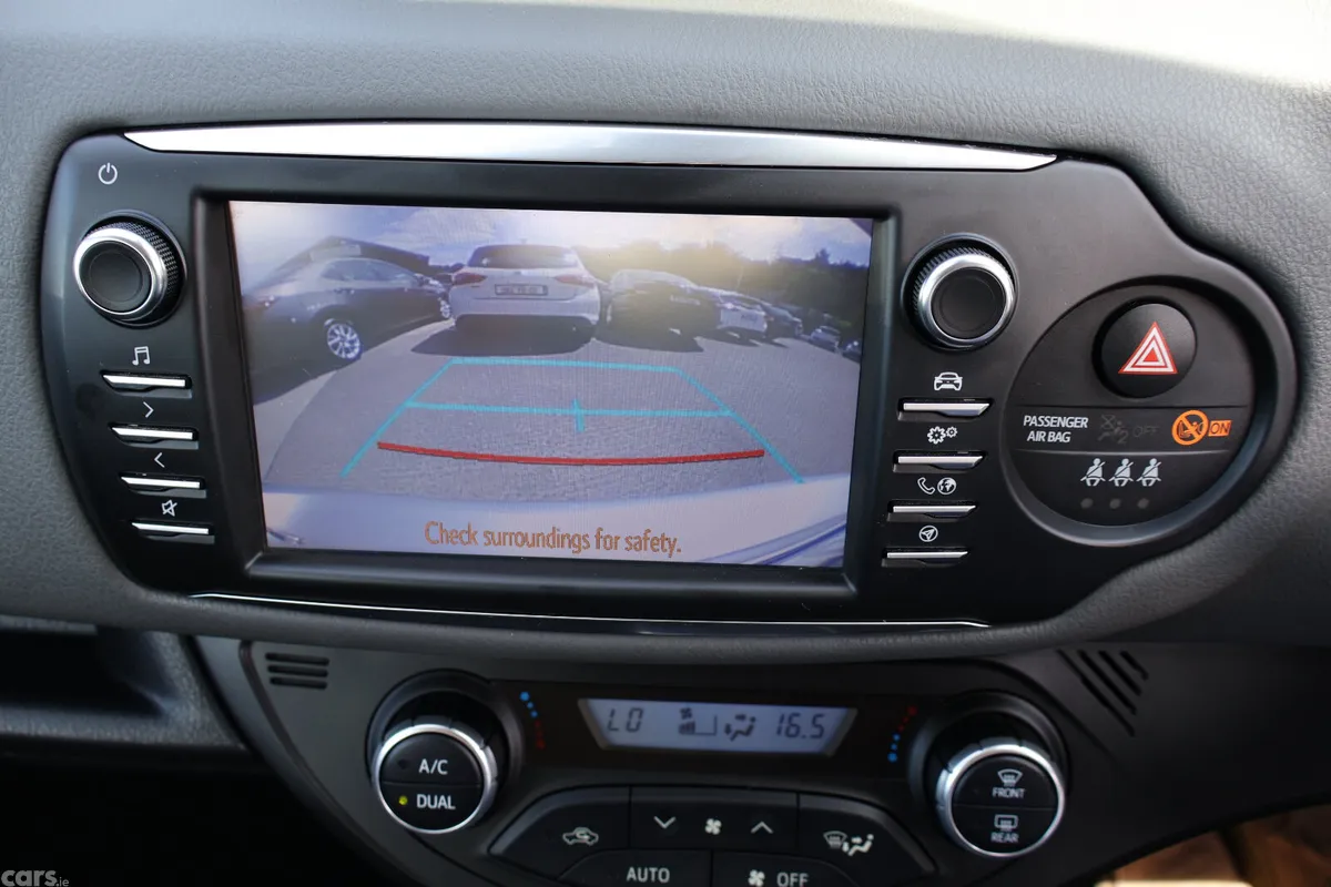 Toyota Yaris MPV, Petrol Hybrid, 2018, Grey
