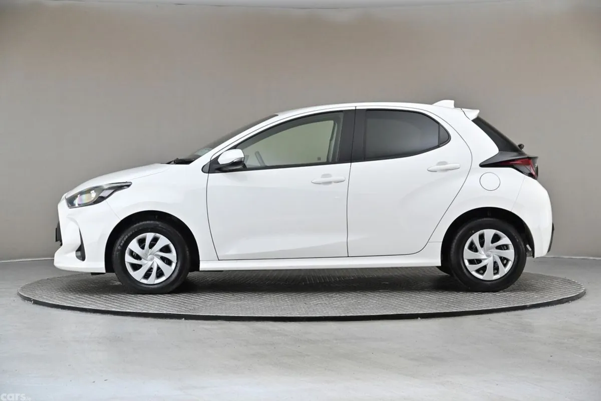 Toyota Yaris Hatchback, Petrol Hybrid, 2023, White