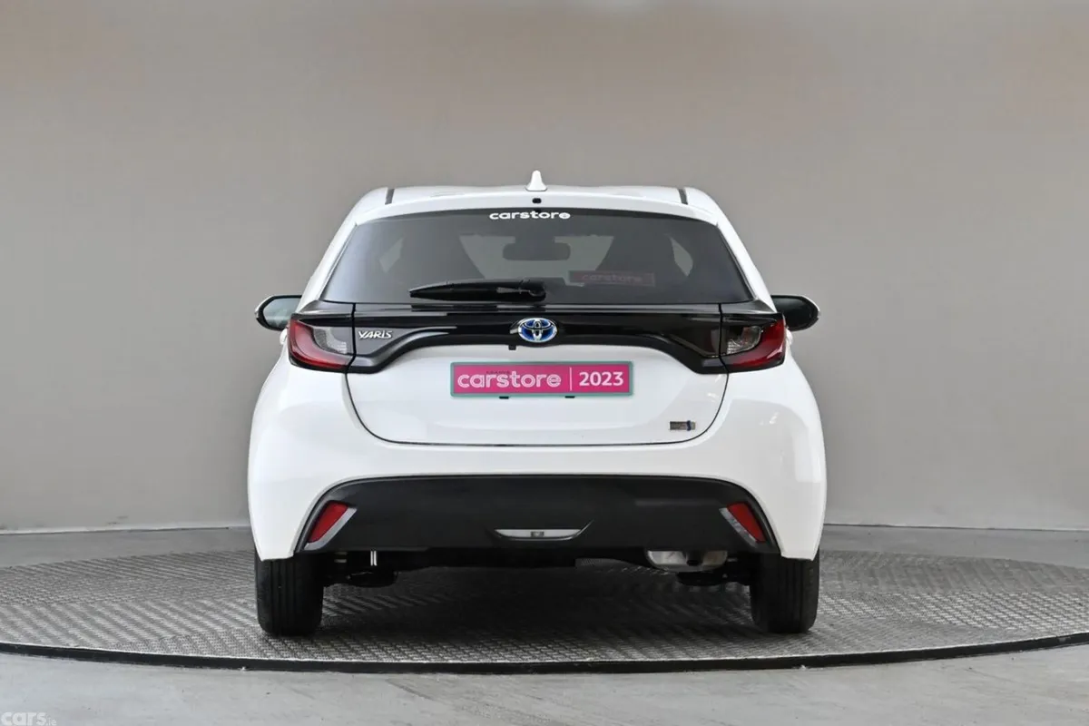Toyota Yaris Hatchback, Petrol Hybrid, 2023, White