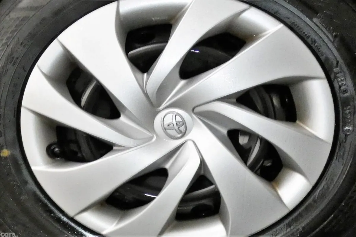 Toyota Yaris Hatchback, Petrol Hybrid, 2023, White