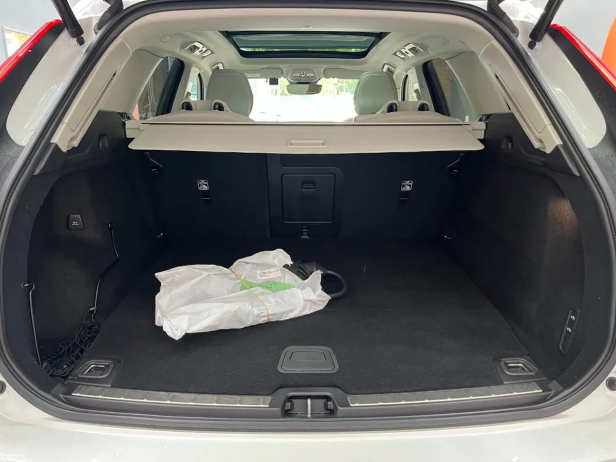 Volvo XC60 SUV, Petrol Plug-in Hybrid, 2021, White