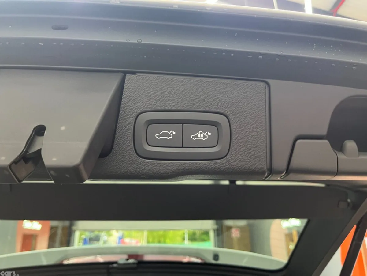 Volvo XC60 SUV, Petrol Plug-in Hybrid, 2021, White
