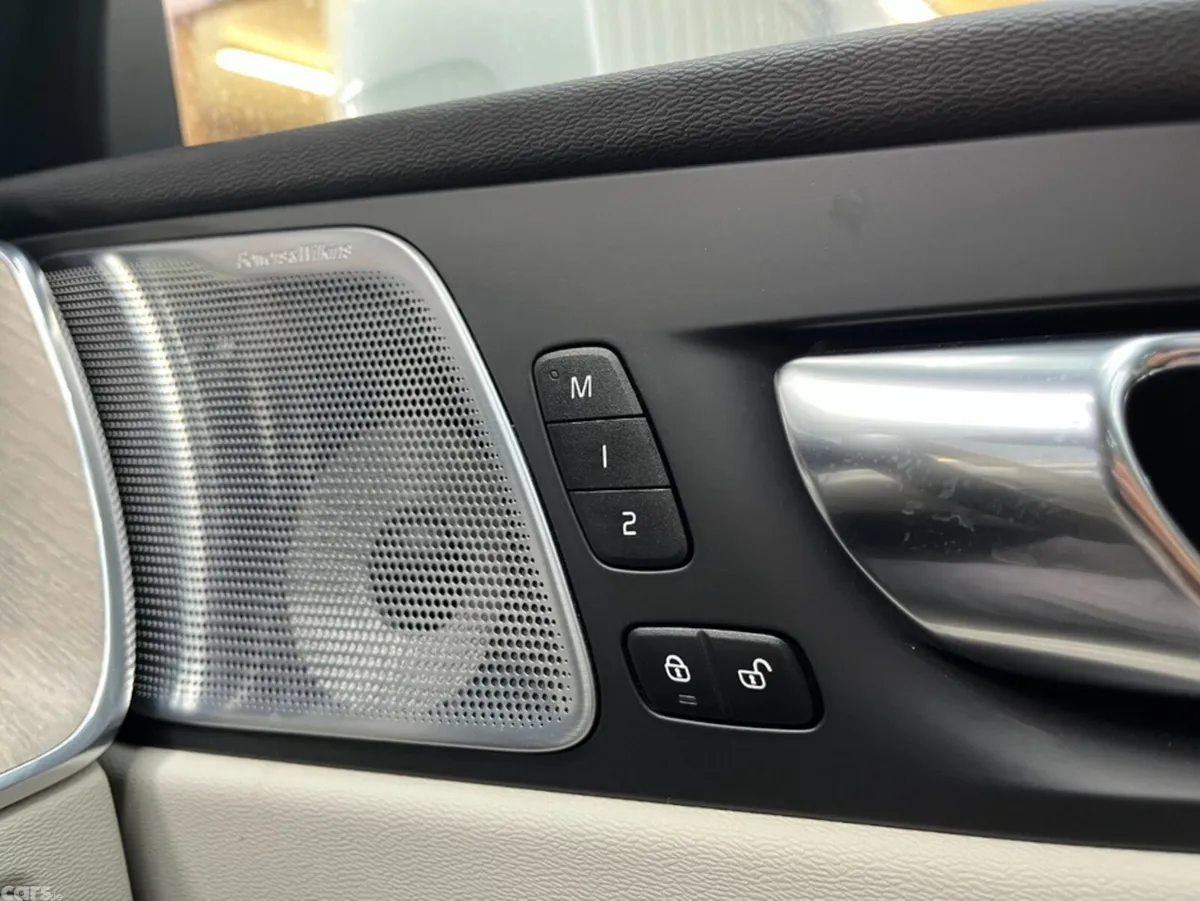 Volvo XC60 SUV, Petrol Plug-in Hybrid, 2021, White