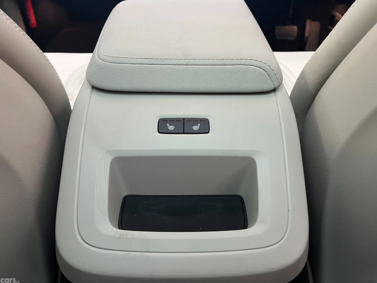 Volvo XC60 SUV, Petrol Plug-in Hybrid, 2021, White