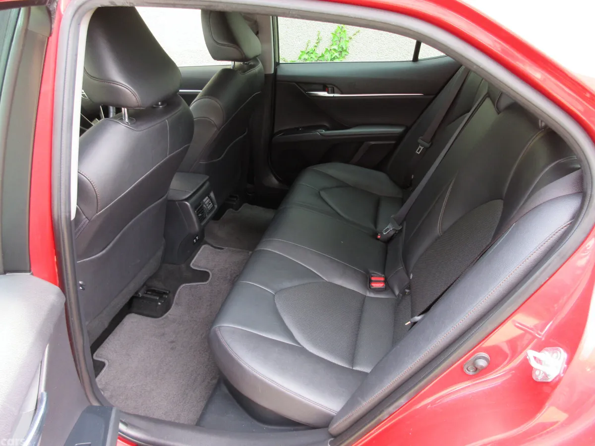 Toyota Camry Saloon, Petrol Hybrid, 2020, Red