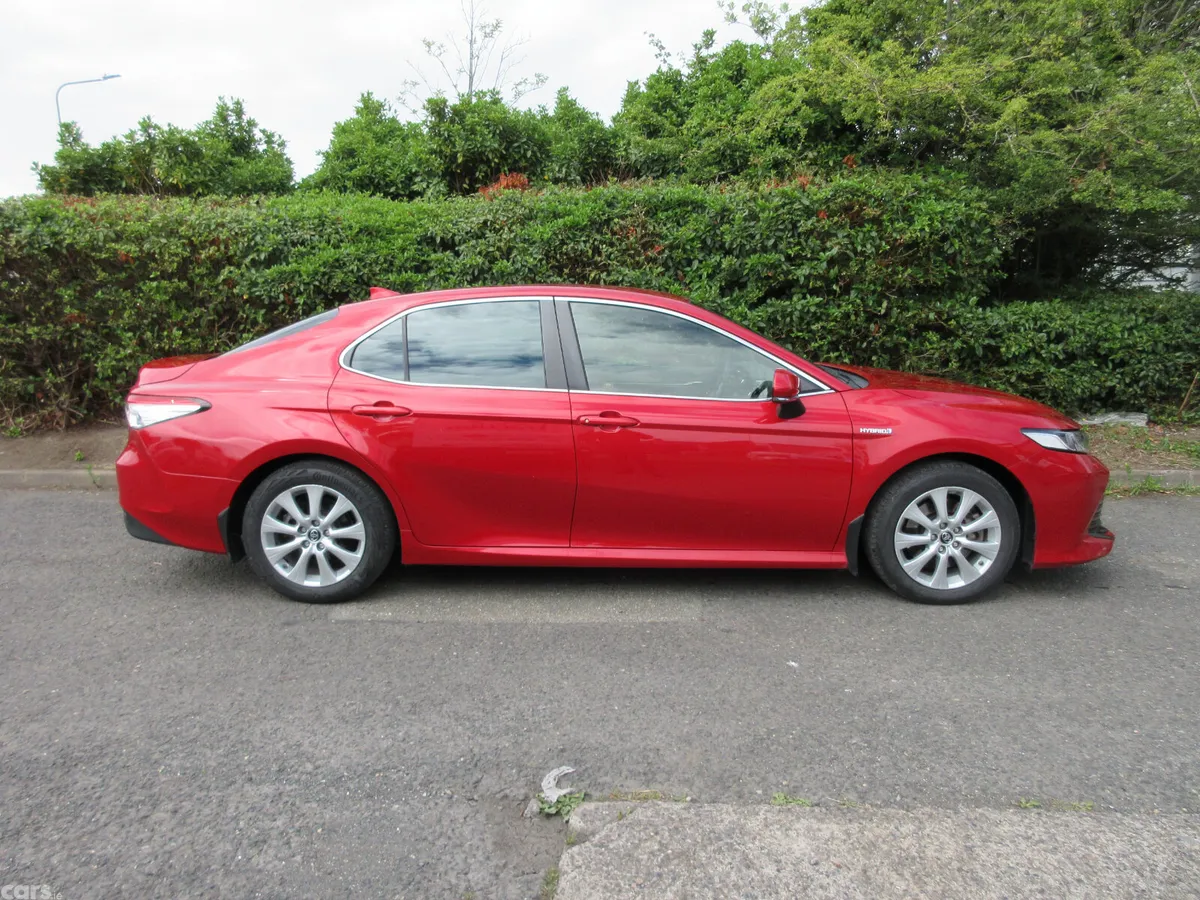 Toyota Camry Saloon, Petrol Hybrid, 2020, Red