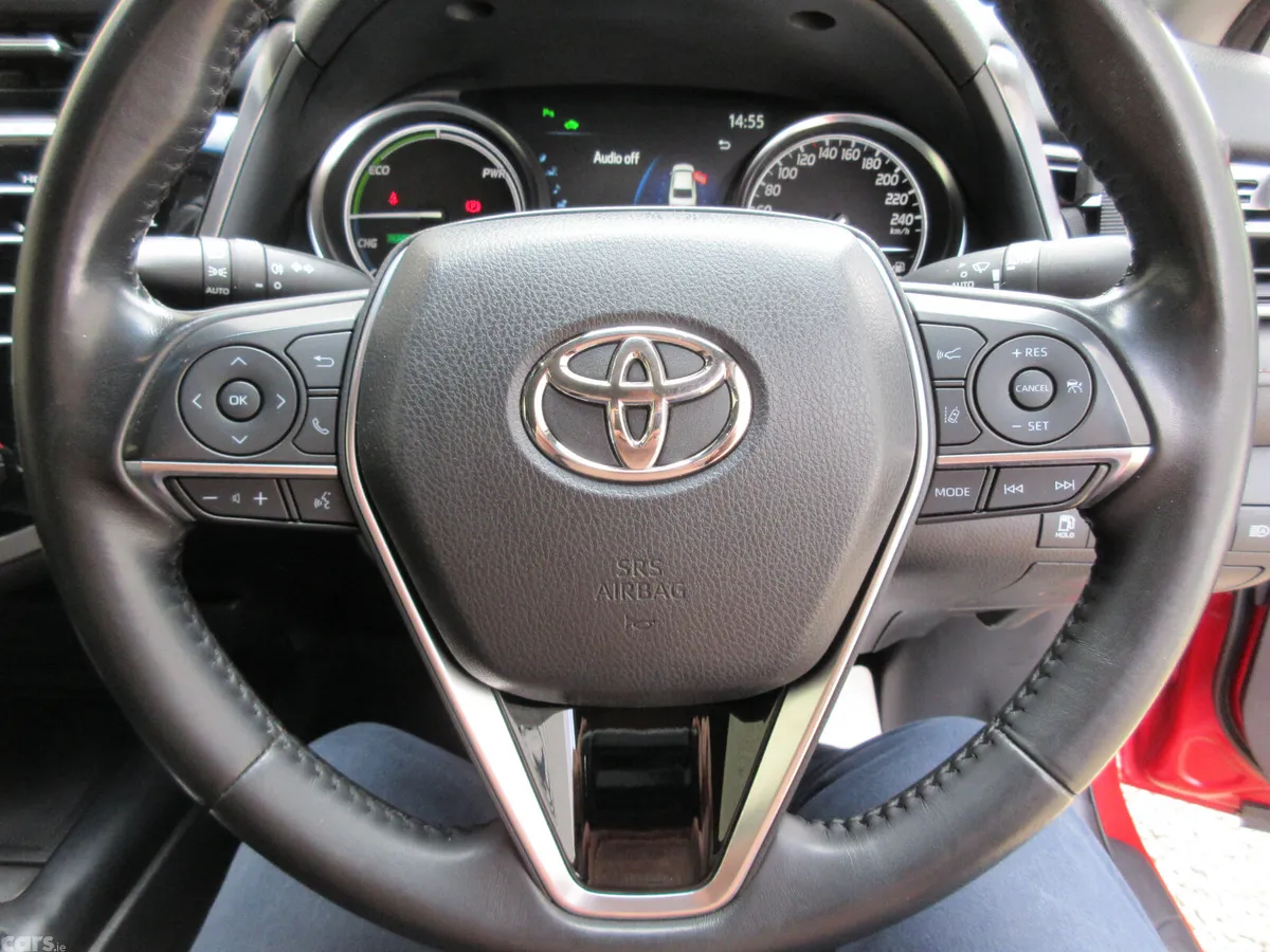 Toyota Camry Saloon, Petrol Hybrid, 2020, Red