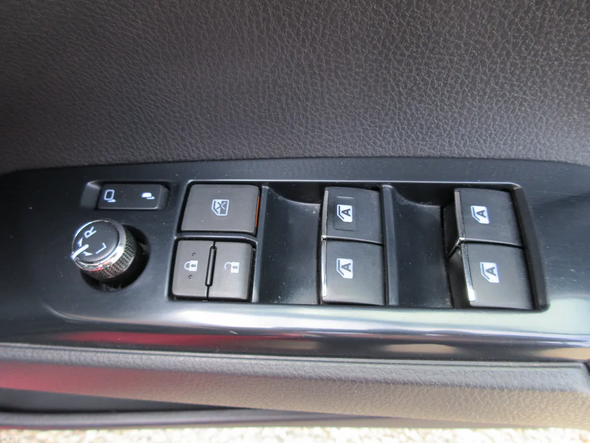 Toyota Camry Saloon, Petrol Hybrid, 2020, Red