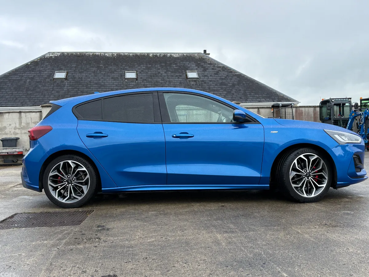 Ford Focus Hatchback, Petrol Plug-in Hybrid, 2024, Blue