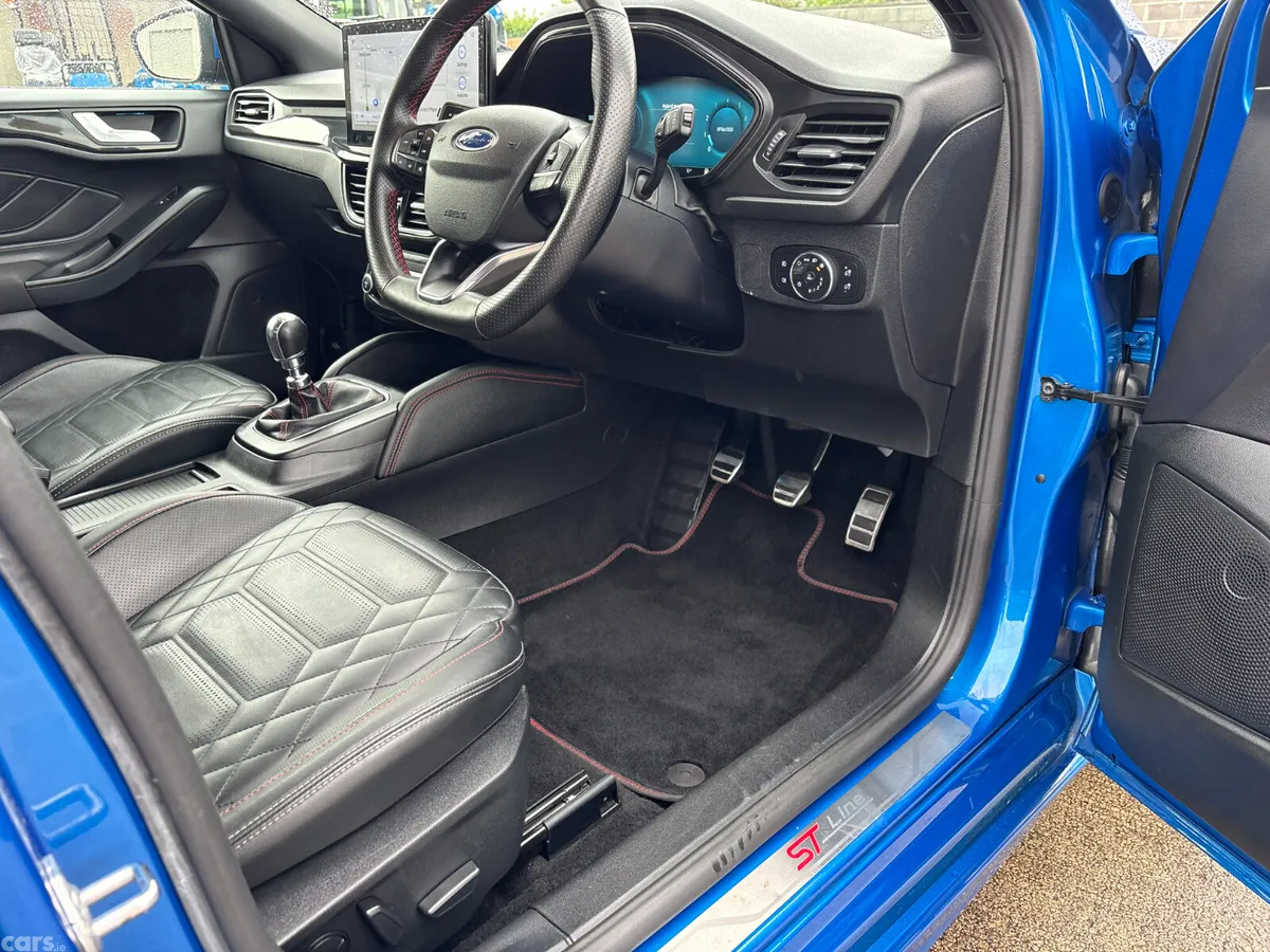 Ford Focus Hatchback, Petrol Plug-in Hybrid, 2024, Blue