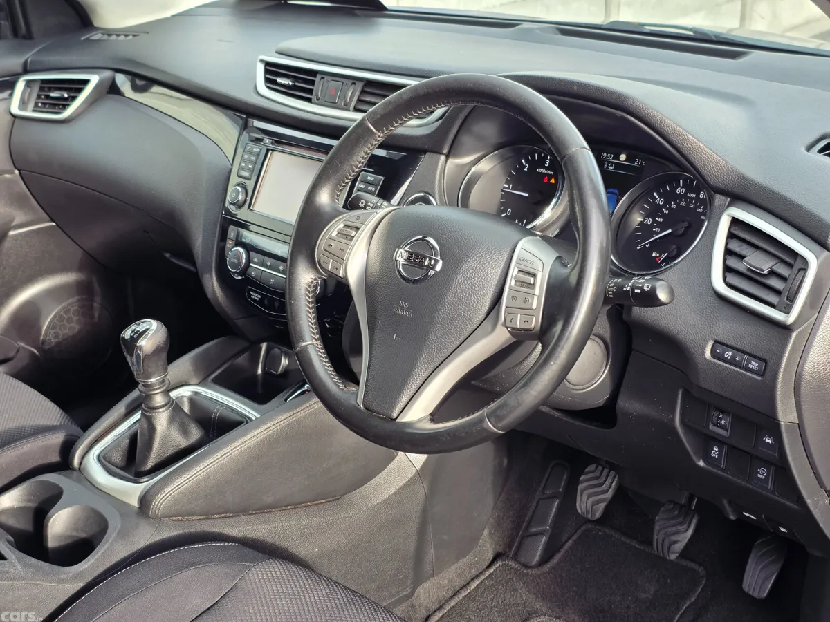 Nissan Qashqai SUV, Diesel, 2017, Blue
