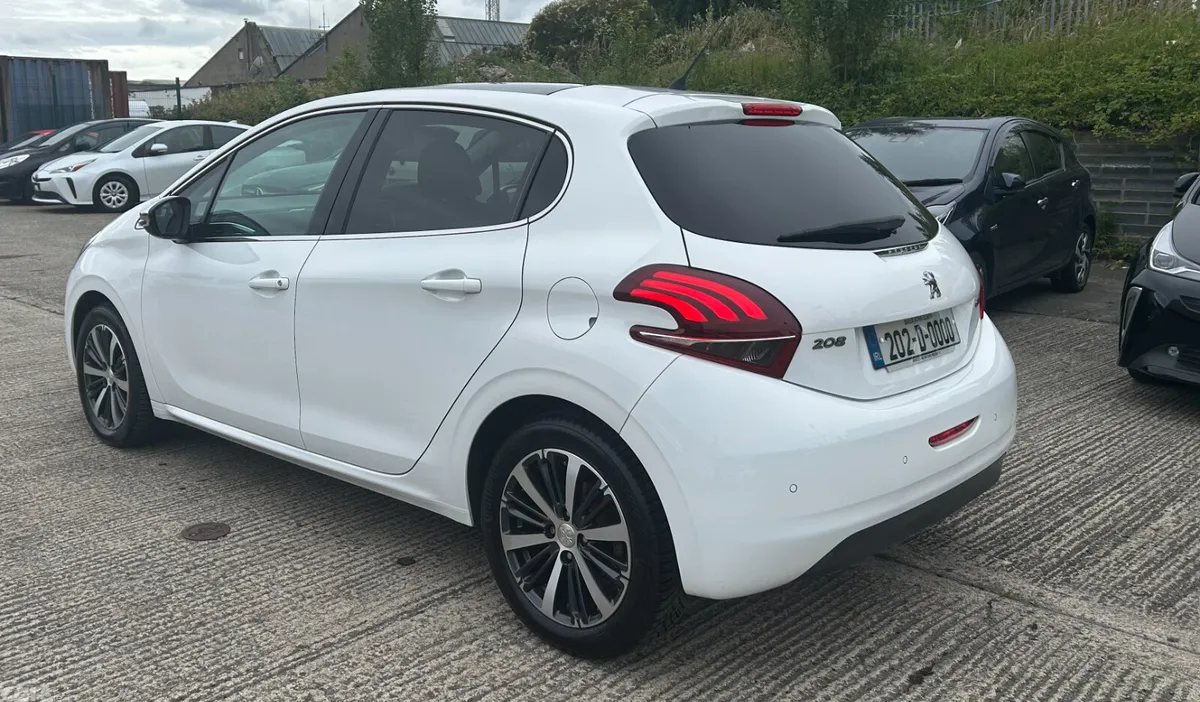 Peugeot 208 Hatchback, Petrol, 2020, White