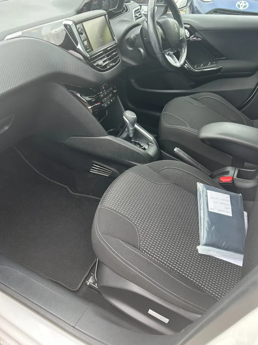 Peugeot 208 Hatchback, Petrol, 2020, White