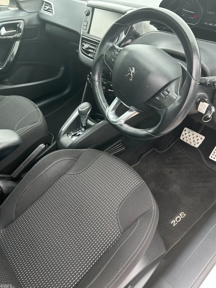 Peugeot 208 Hatchback, Petrol, 2020, White