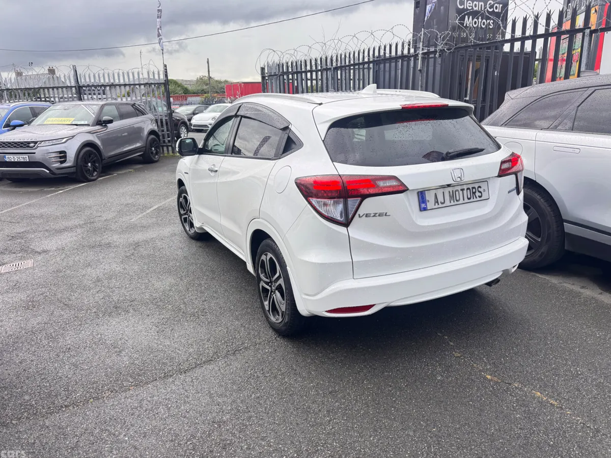Honda Vezel SUV, Petrol Hybrid, 2015, White