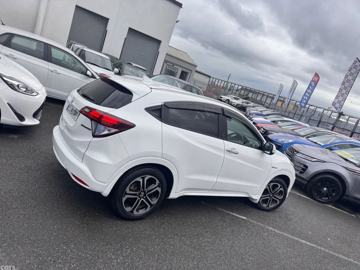 Honda Vezel SUV, Petrol Hybrid, 2015, White