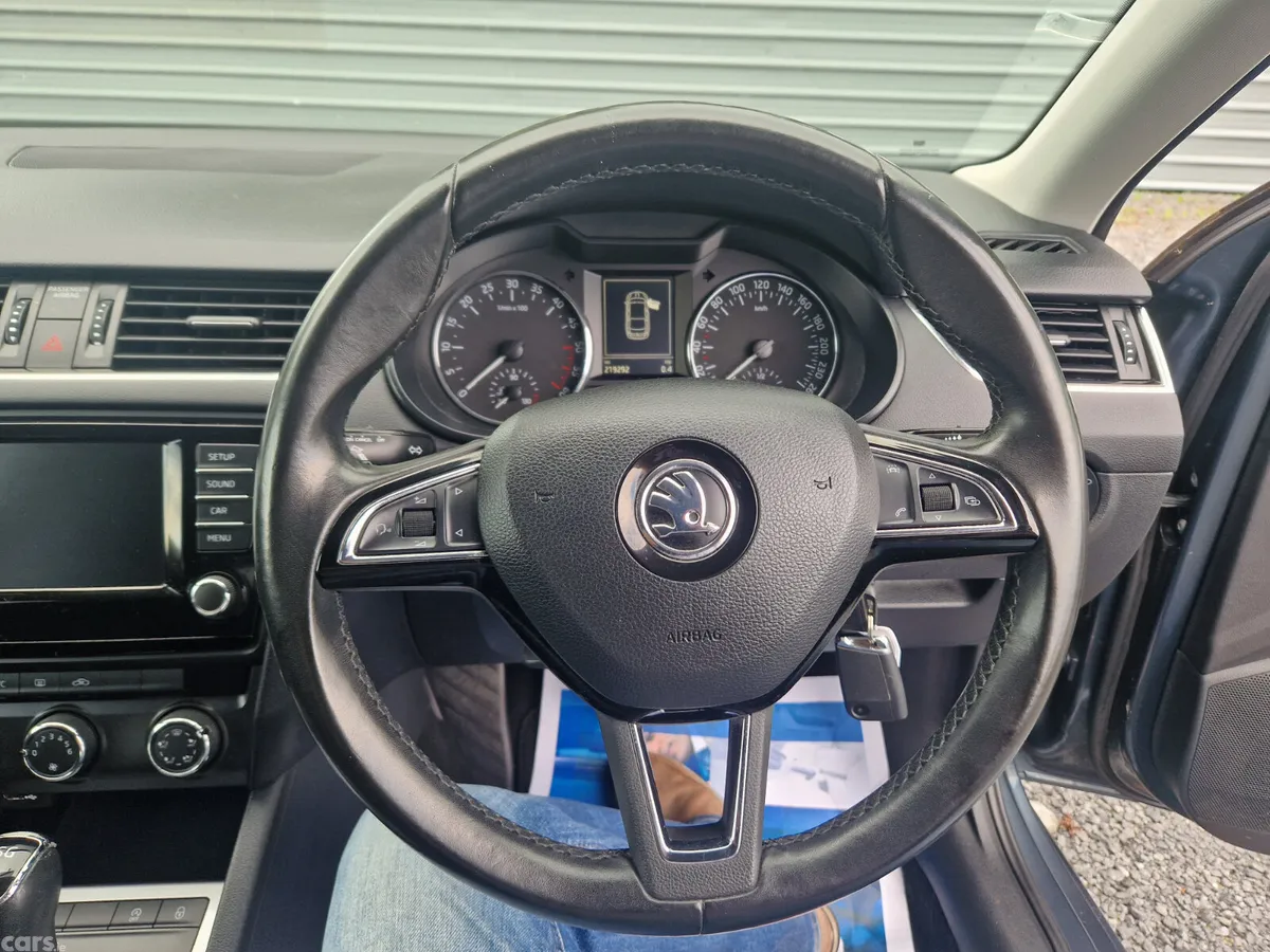 Skoda Octavia Saloon, Diesel, 2017, Grey