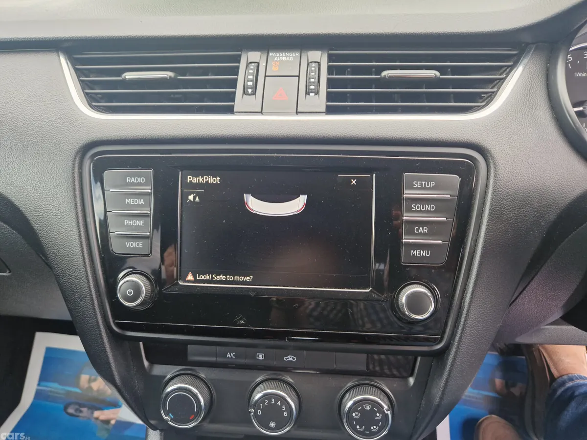 Skoda Octavia Saloon, Diesel, 2017, Grey