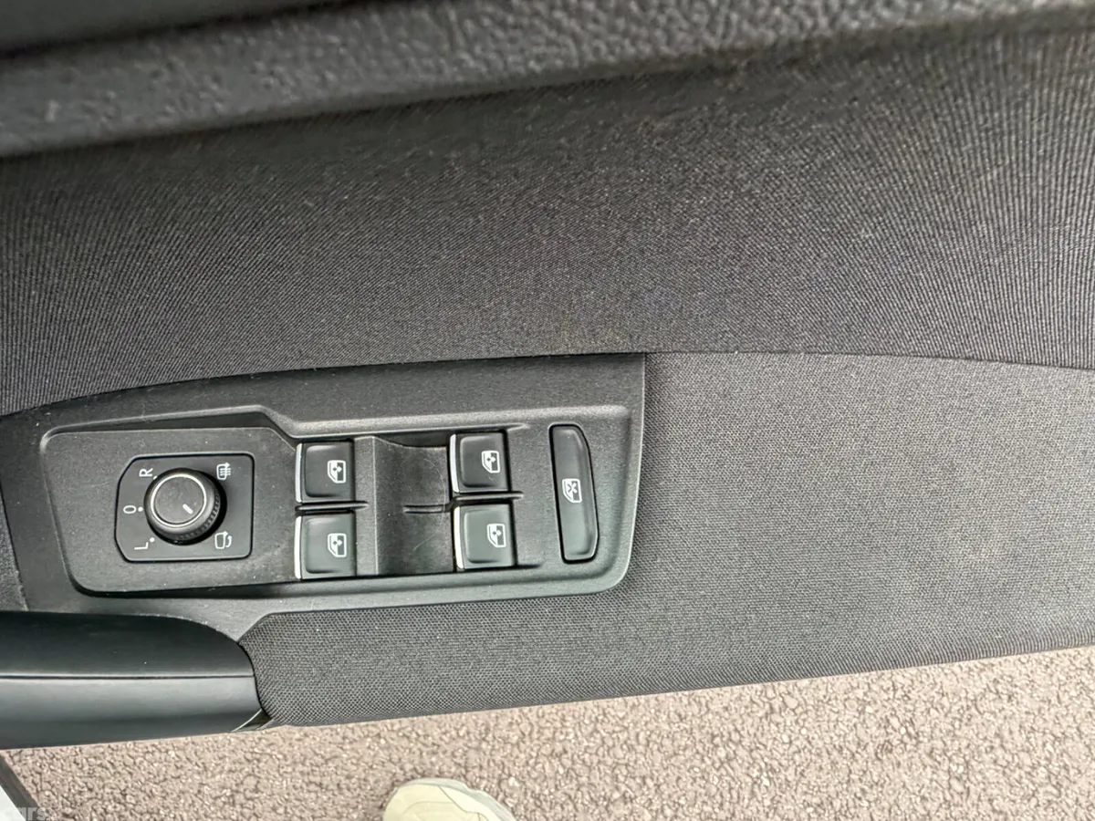 Volkswagen Tiguan MPV, Petrol, 2017, White