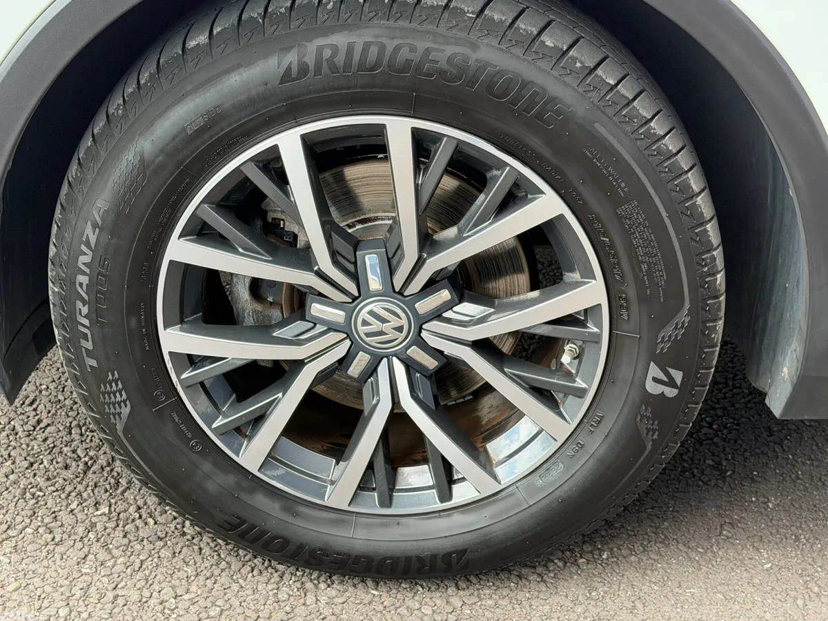 Volkswagen Tiguan MPV, Petrol, 2017, White