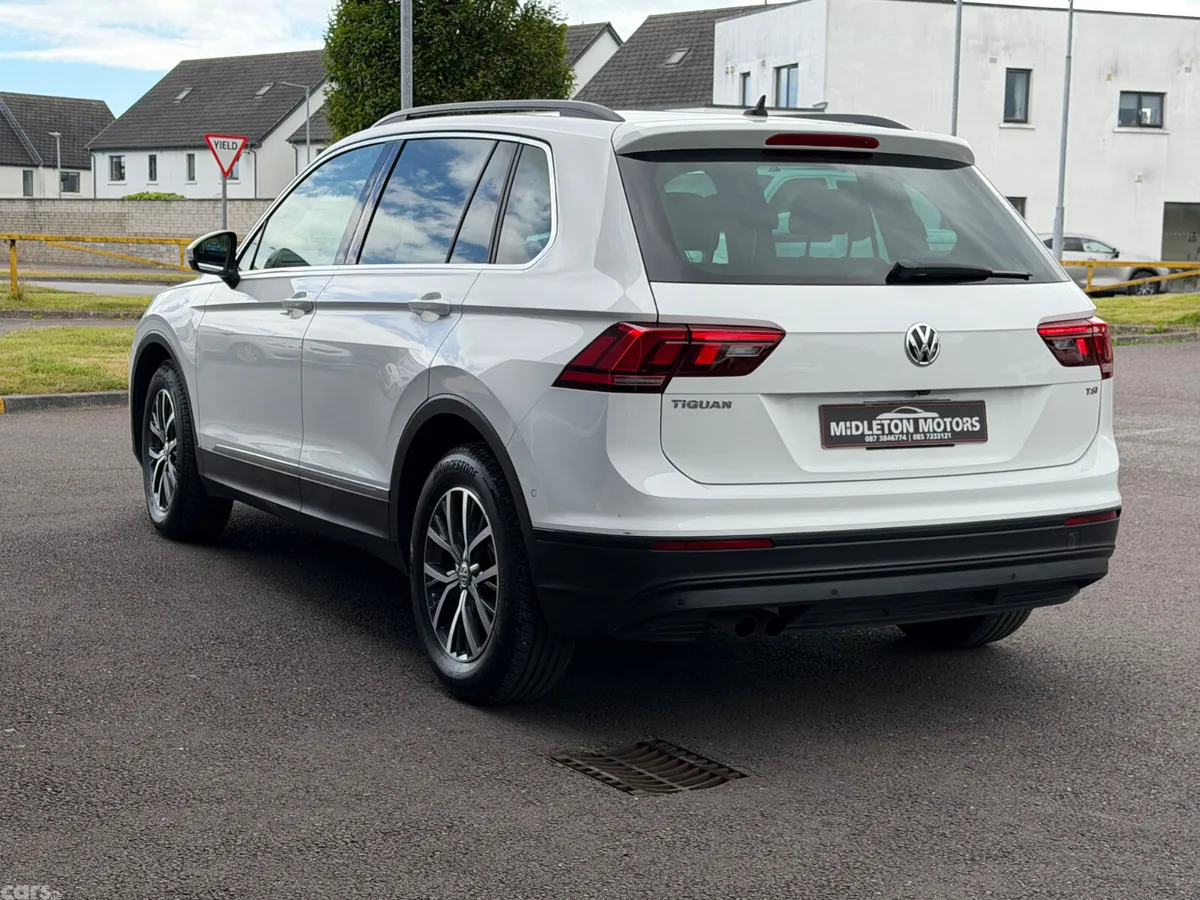 Volkswagen Tiguan MPV, Petrol, 2017, White