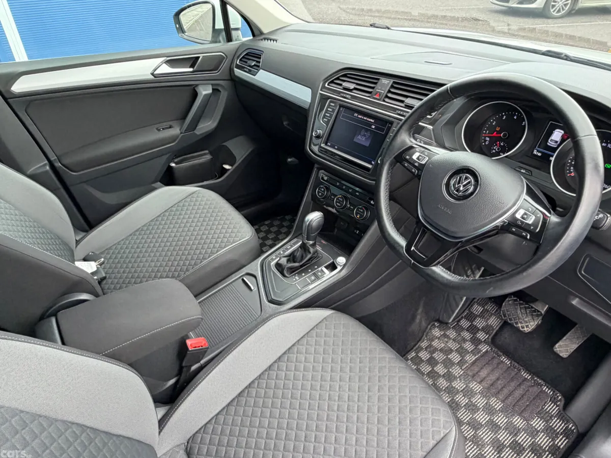 Volkswagen Tiguan MPV, Petrol, 2017, White