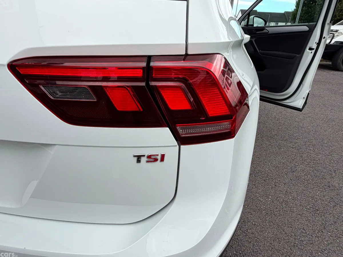 Volkswagen Tiguan MPV, Petrol, 2017, White