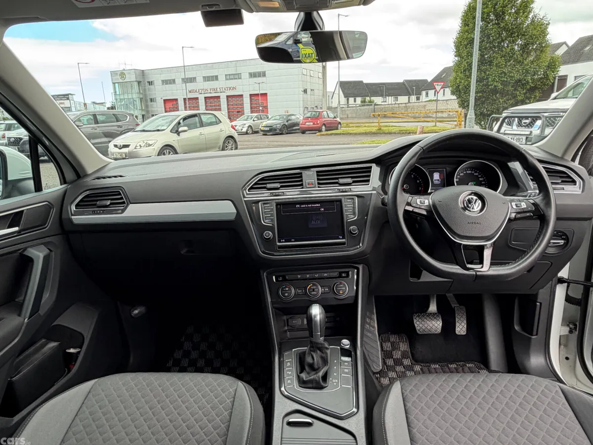 Volkswagen Tiguan MPV, Petrol, 2017, White