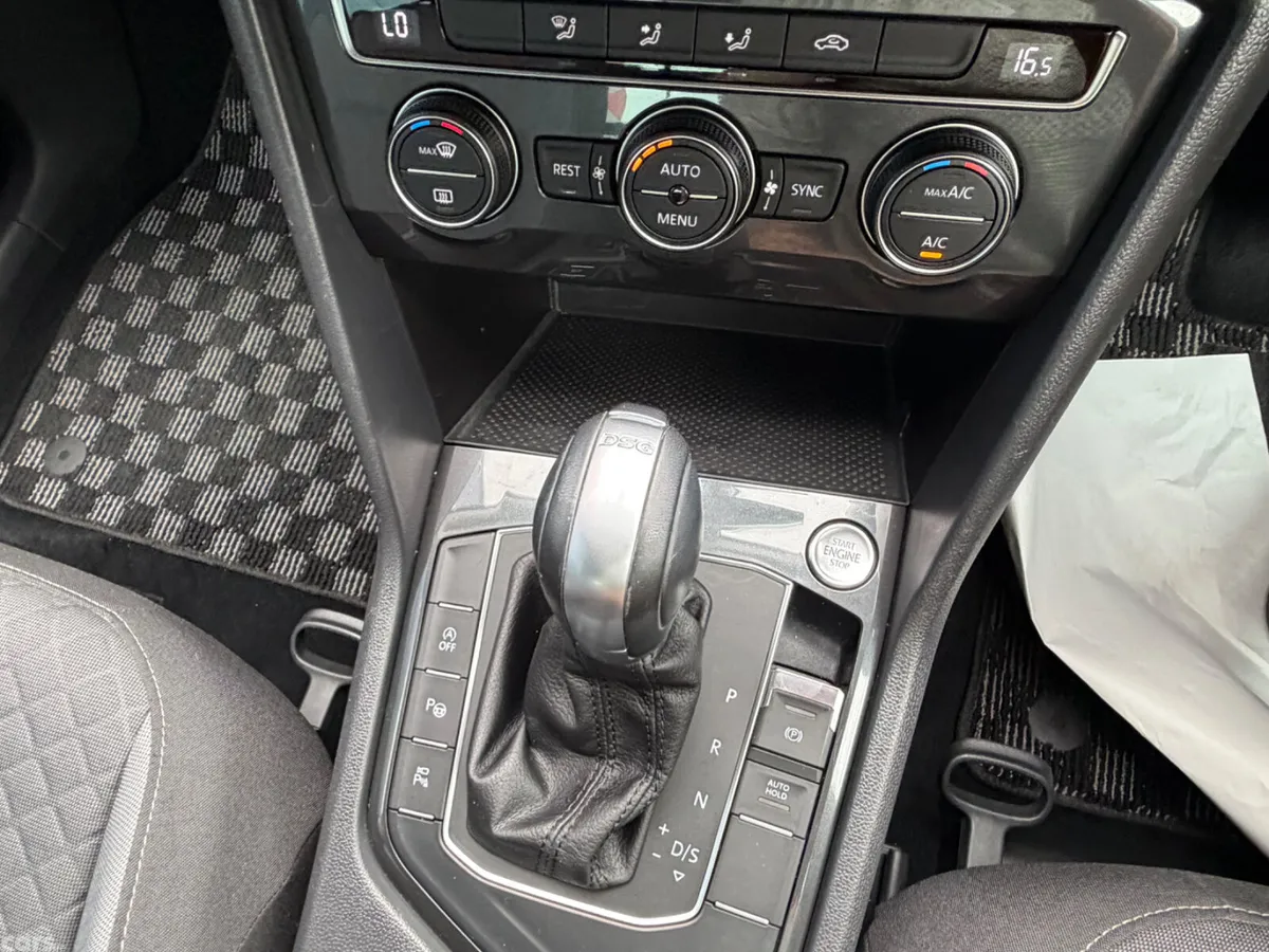 Volkswagen Tiguan MPV, Petrol, 2017, White