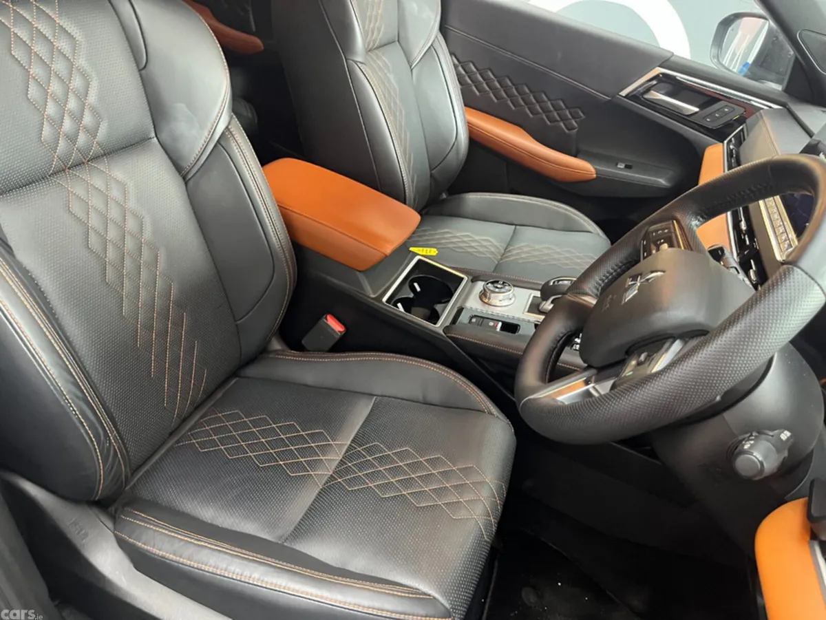 Mitsubishi Outlander SUV, Petrol Plug-in Hybrid, 2023, Black
