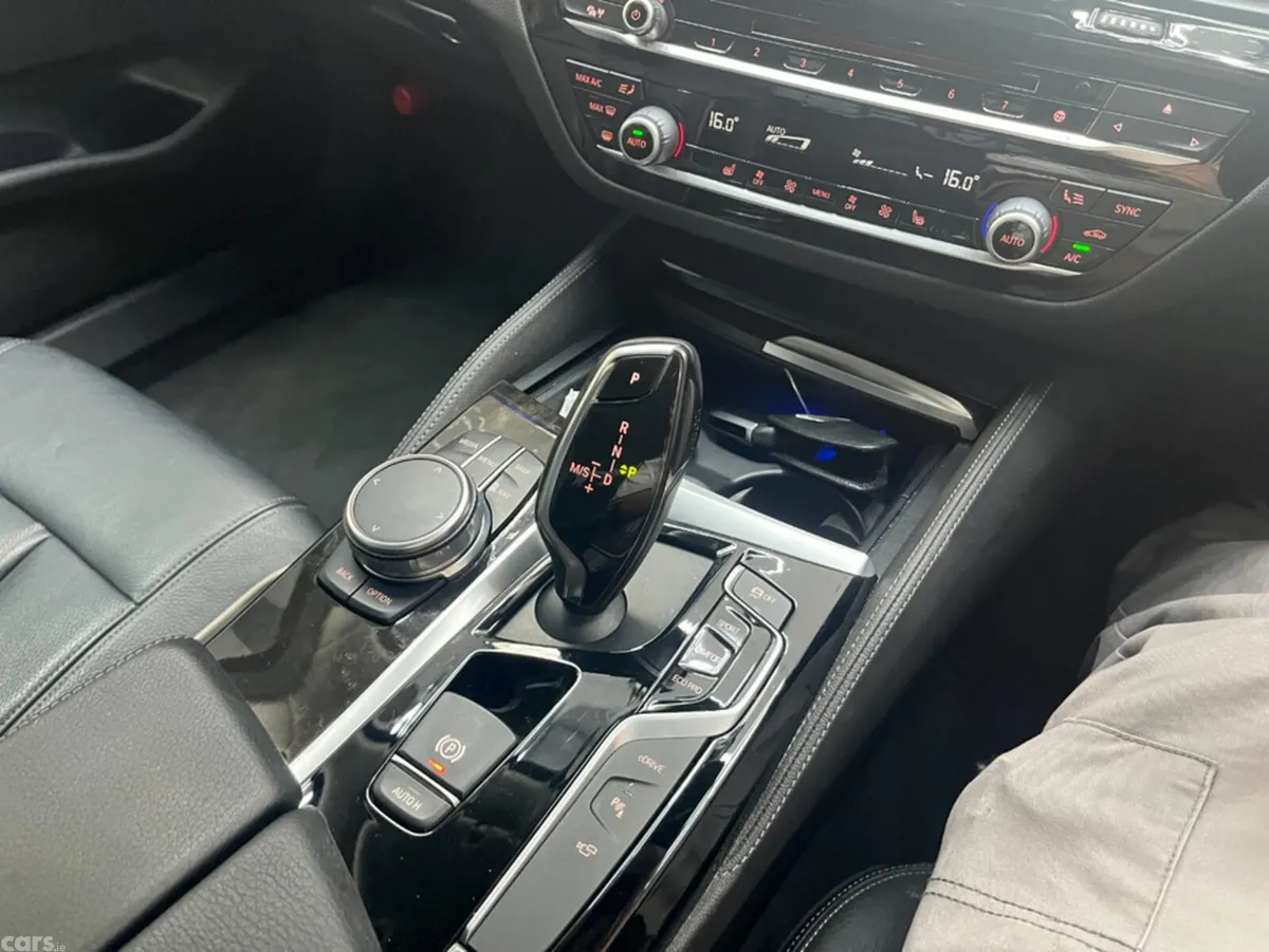 BMW 5-Series Saloon, Petrol Plug-in Hybrid, 2017, White