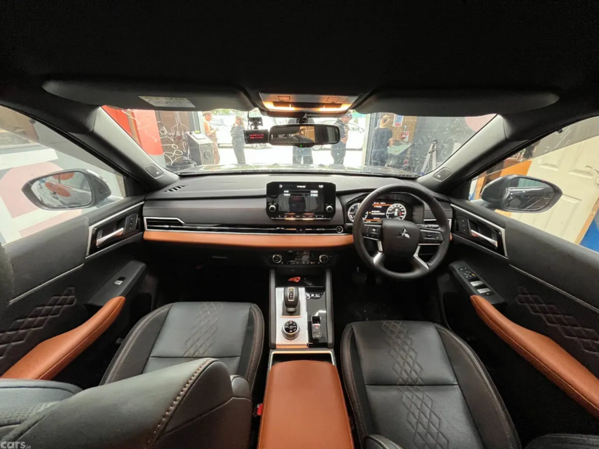 Mitsubishi Outlander SUV, Petrol Plug-in Hybrid, 2023, Black