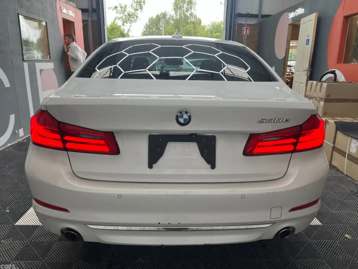BMW 5-Series Saloon, Petrol Plug-in Hybrid, 2017, White